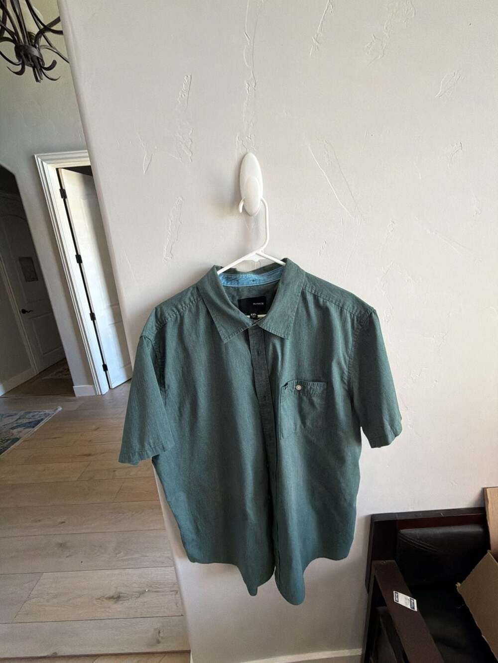 Hurley Men's XXL Short Sleeve Woven Button Down Shirt in Sage Green